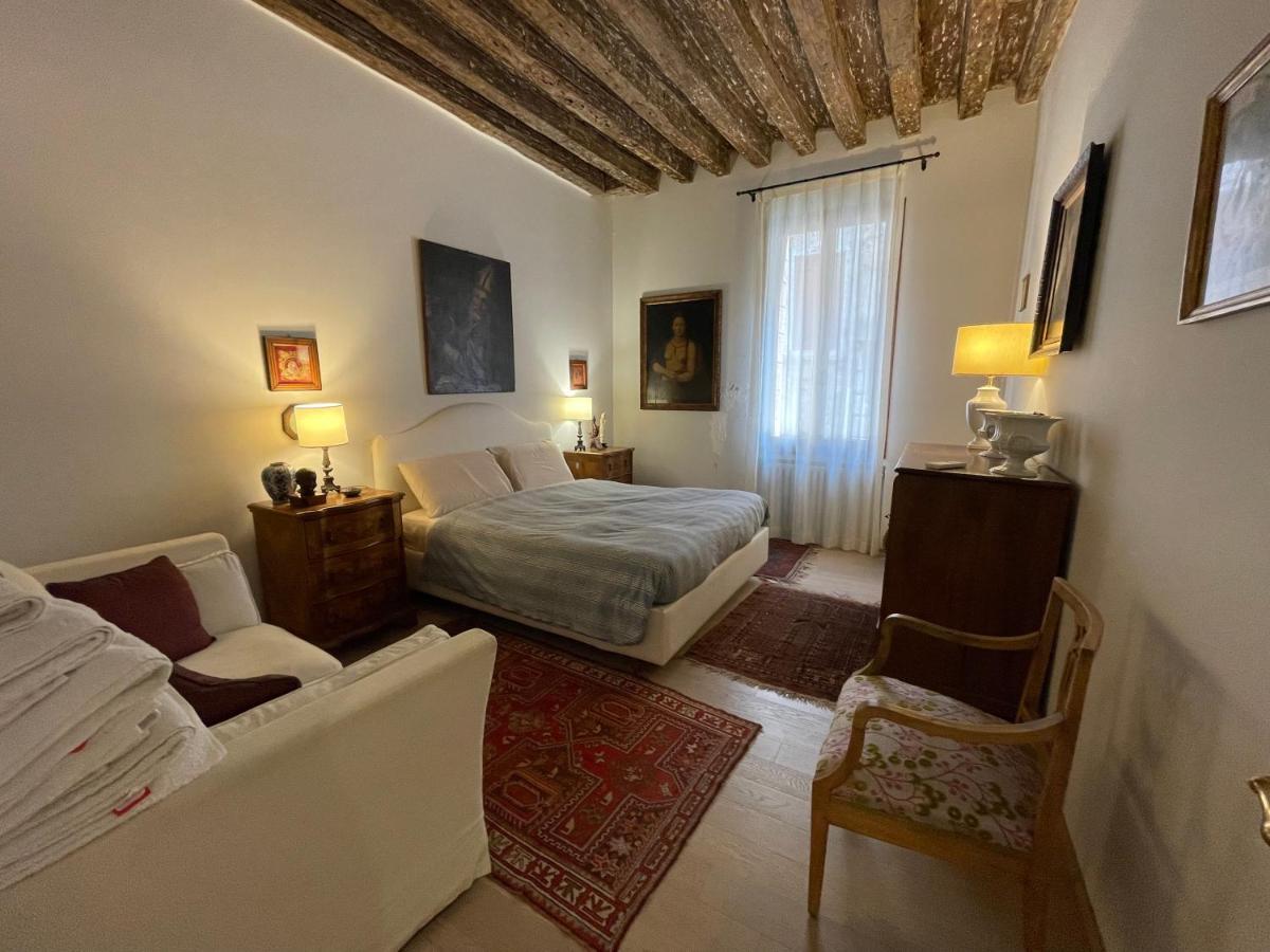 Appartamento Di Charme Venesia Bagian luar foto